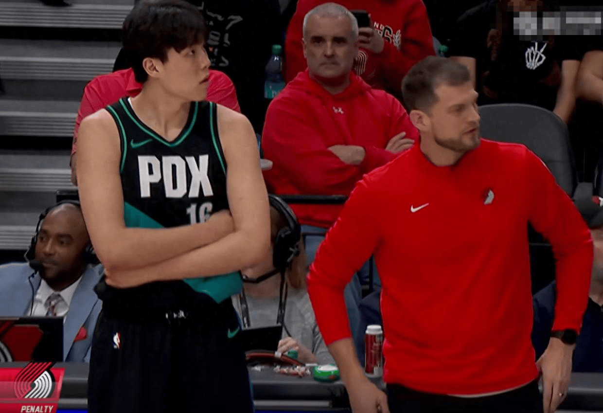 九洲官方网站- 库里16年绝杀雷霆 